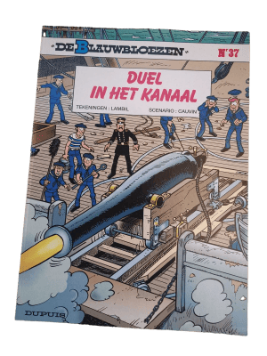 De Blauwbloezen 37 - Duel in het kanaal