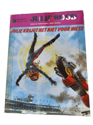 Julie Wood 04 - Julie krijgt het niet voor niets